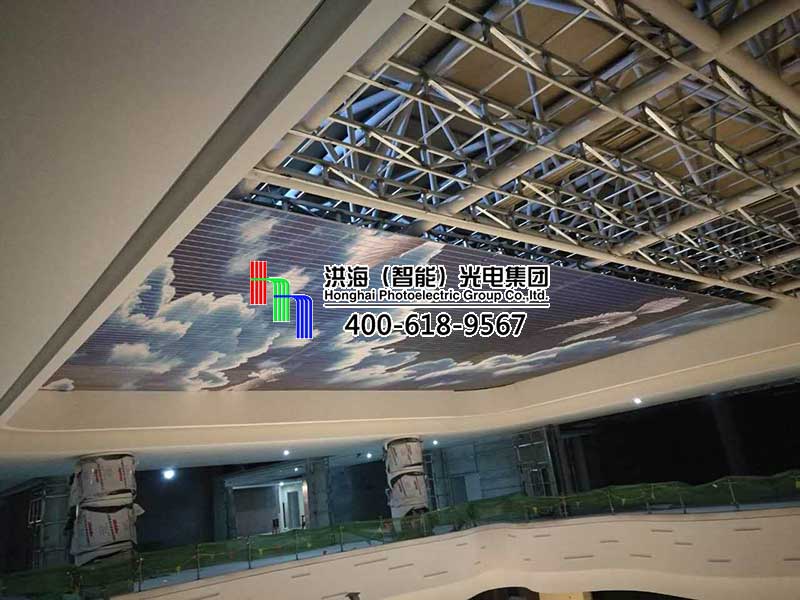 洪海LED天幕在臨沂齊魯園廣場(chǎng)正安裝施工！
