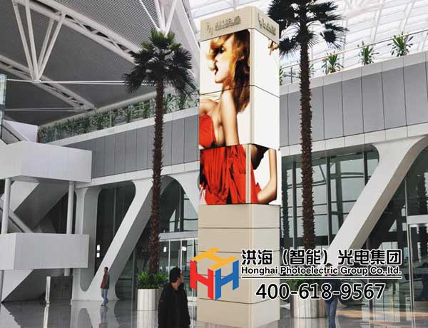旋轉魔方柱，獲得商業(yè)廣告巨大價(jià)值的廣告機器人