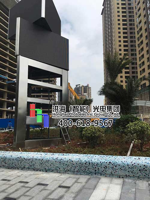 洪海LED旋轉魔方柱施工現場(chǎng)圖